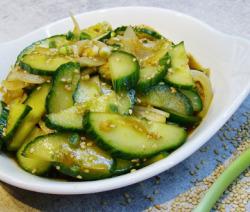 enreceta coreana de salada de pepino especiado