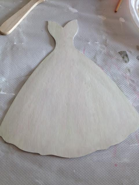 pintando silueta de carton