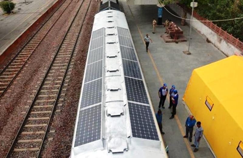 india-tren-placas-solares