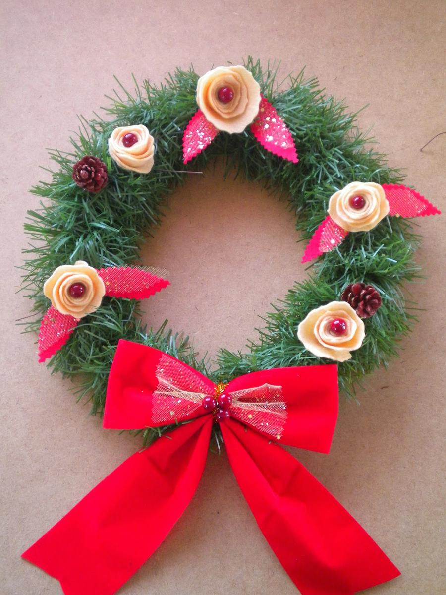 Manualidades Caseras Inma_ Corona Navidad Low Cost flores, hojas y piñas