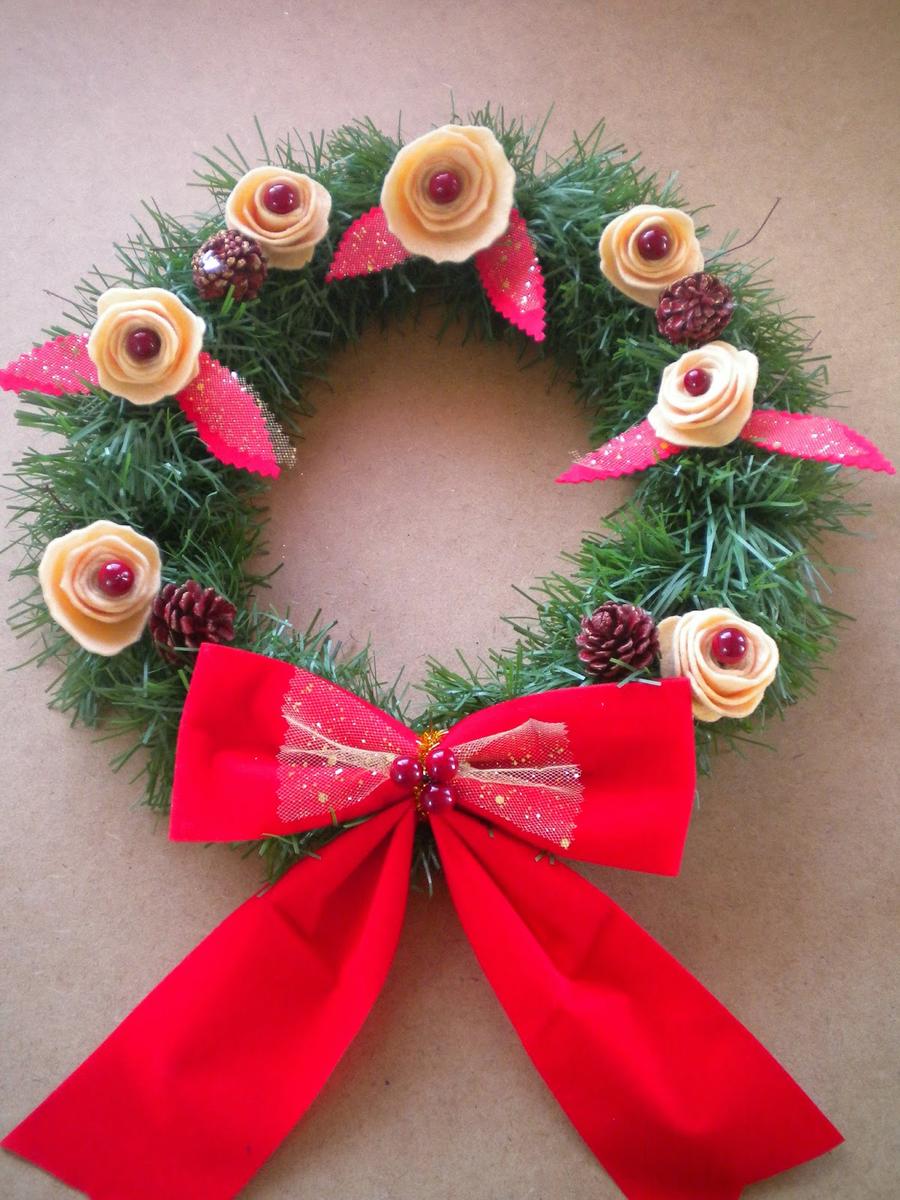 Manualidades Caseras Inma_Corona Navidad Low Cost flores de fieltro