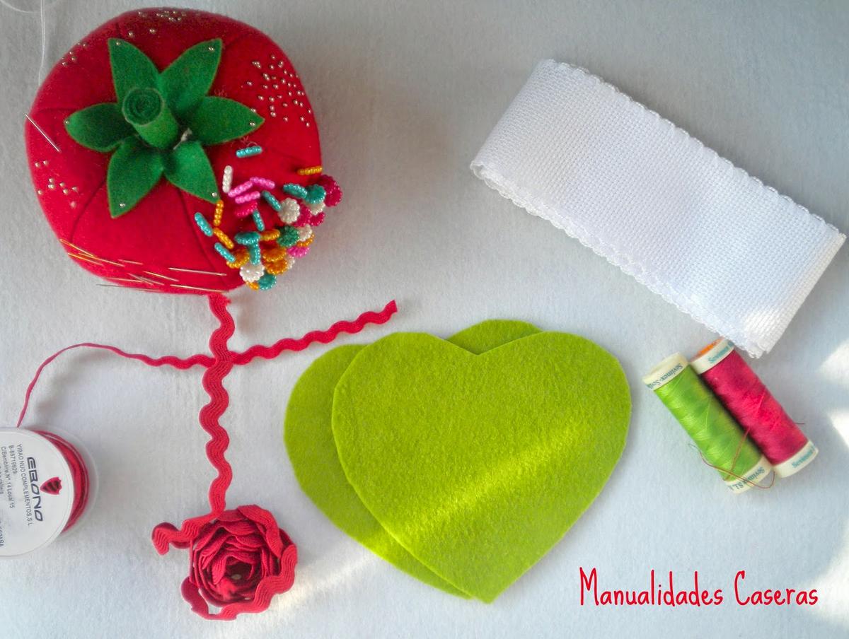 Manualidades Caseras Faciles cosas que necesitamos para hacer corazones de navidad de fieltro y punto de cruz
