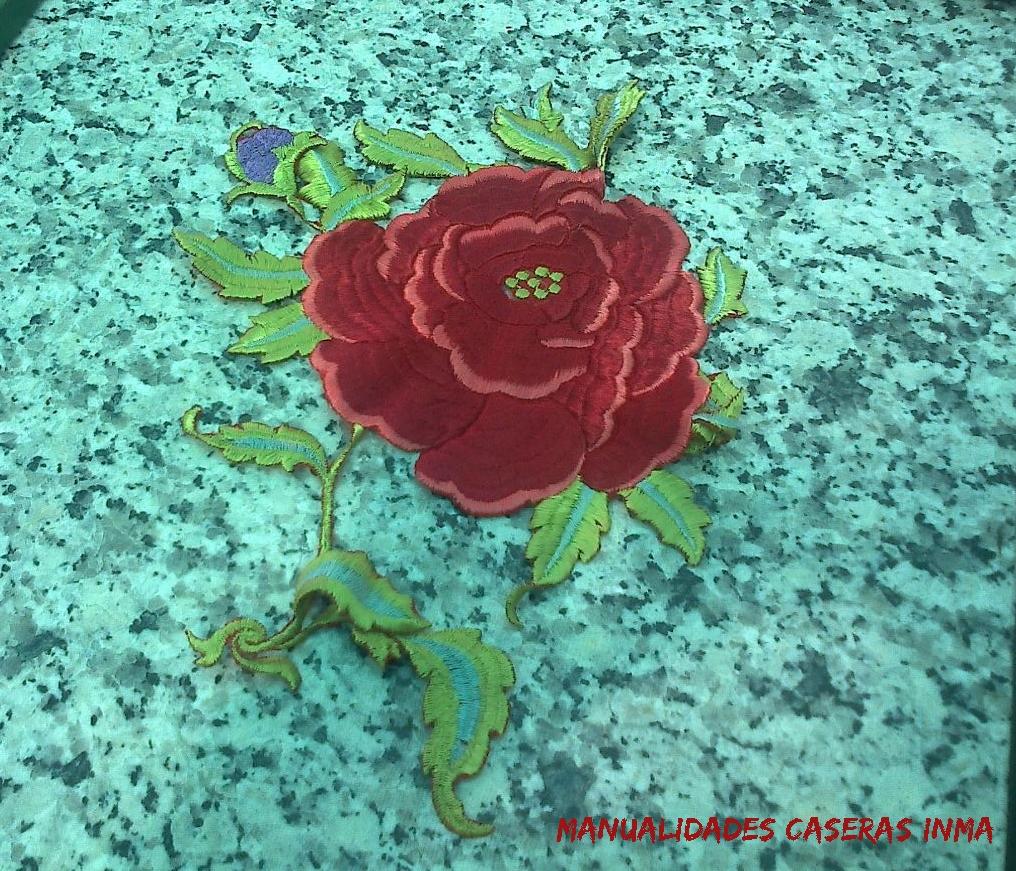 Manualidades Caseras Inma_ Cuadro rosas recicladas de un manton de manila _ rosa recortada