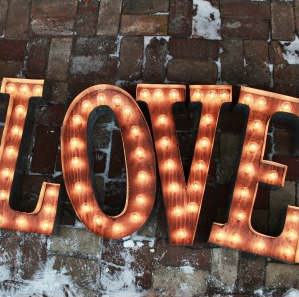 tendencias iluminación bodas, letras luminosas bodas, letras gigantes Love, wedding planner Madrid, wedding Planner Spain, tendencias de boda 2015