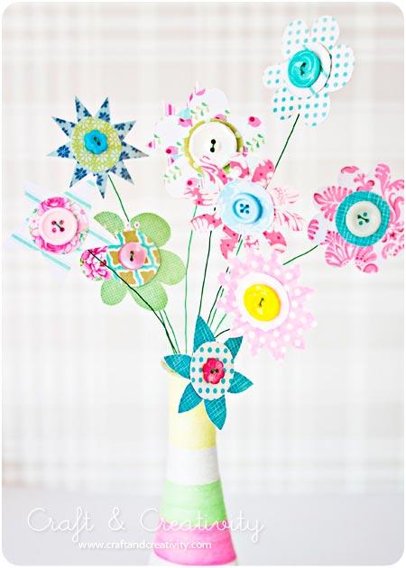 manualidad para hacer flores originales y divertidas con papel y botones para decorar en casa
