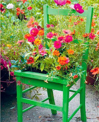 maceta para exterior reutilizando una silla de madera vieja