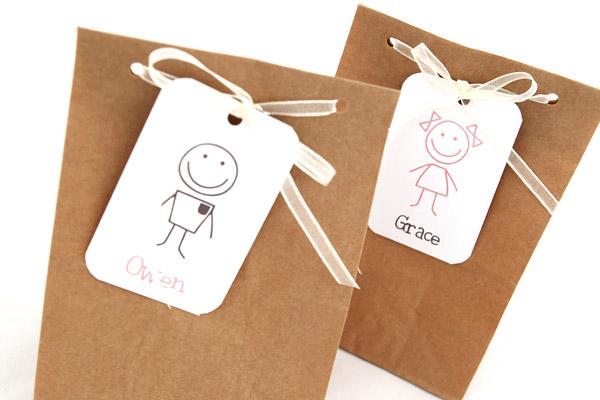 Bolsas kraft con etiquetas personalizadas