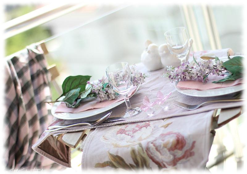 Mesa decorada con motivos #florales.