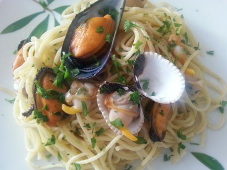 Spaghetti with cockles and mussels