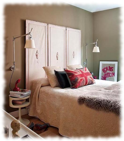 Cabecero de cama realizado con puertas recicladas