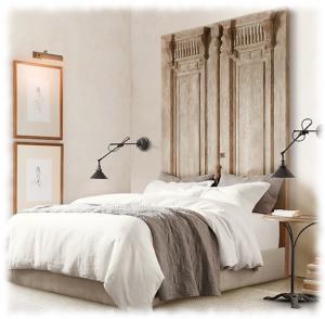 Cabecero de cama realizado con puertas recicladas