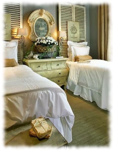 Cabeceros de cama realizados con puertas recicladas