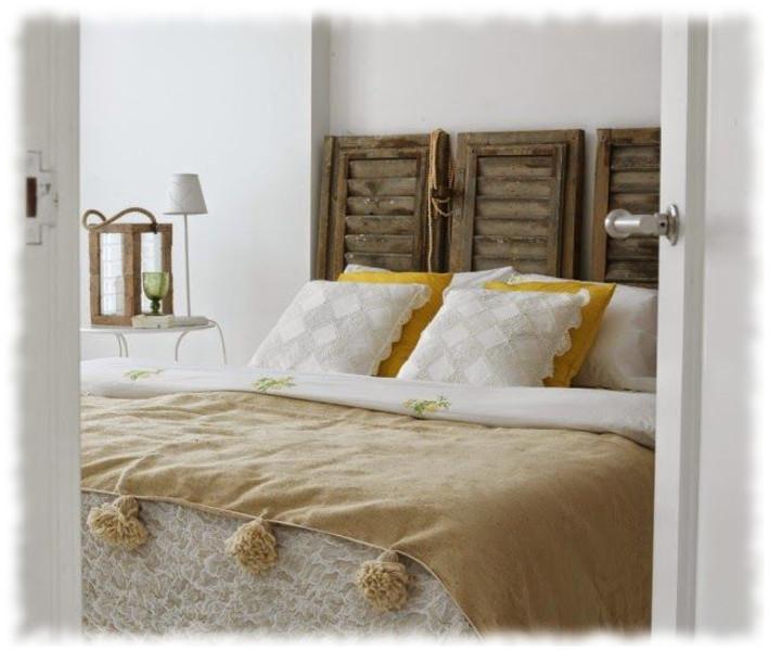 Cabecero de cama realizado con puertas recicladas