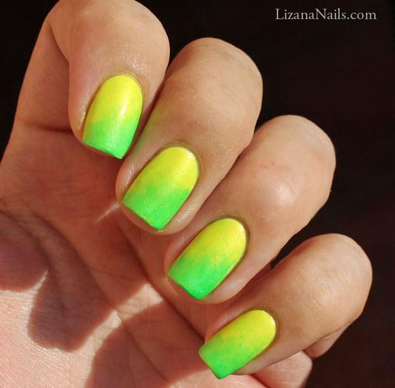 decoracion de uñas amarillas y verdes en degrade