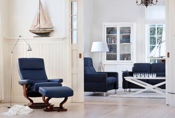 Addition-of-a-sialboat-instantly-drives-home-the-nautical-theme