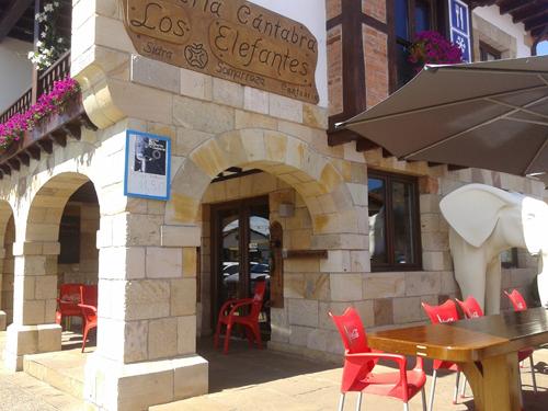 El restaurante donde comimos, al lado del parque de Cabárceno y con un parque de bolas en el interior para los niños