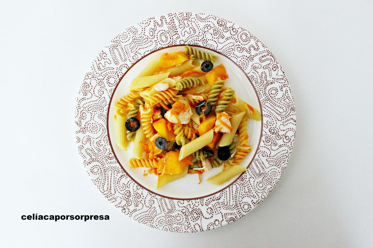 ensalada-de-pasta-con-pollo-y-melocoton