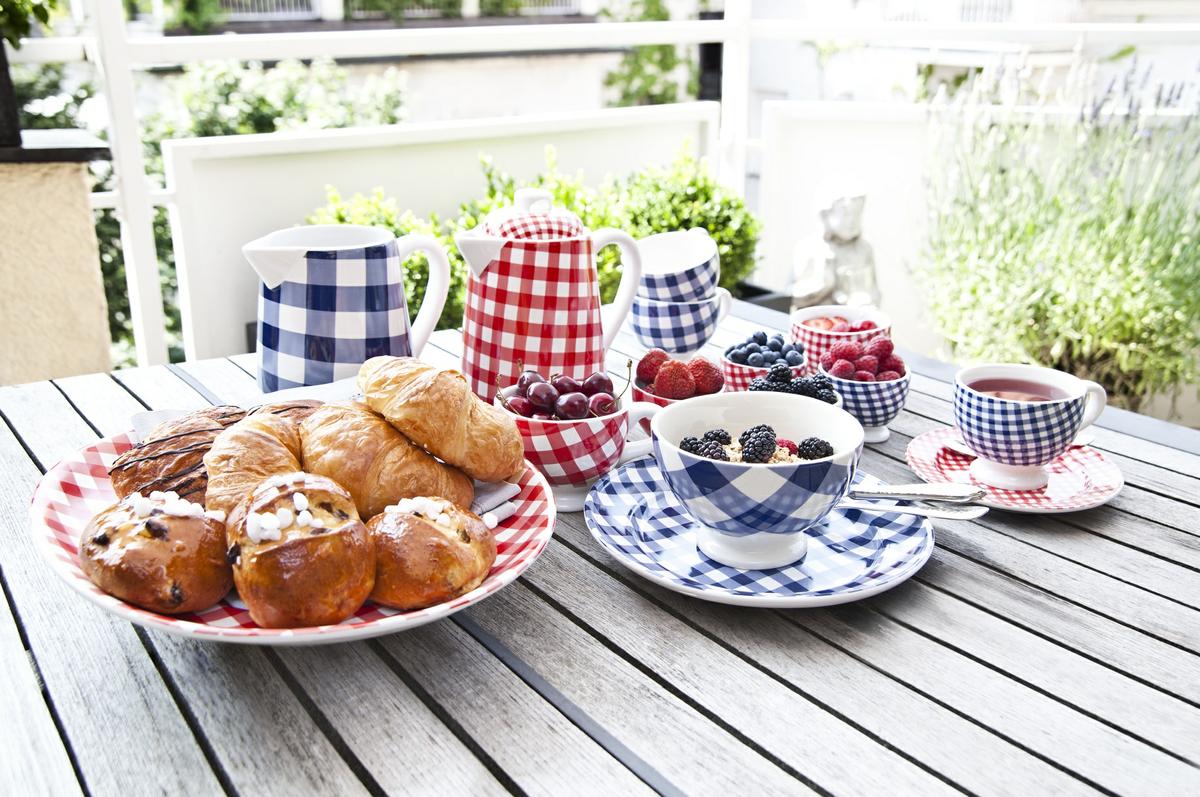 Preparando una agradable velada - Preparing an enjoyable evening_08