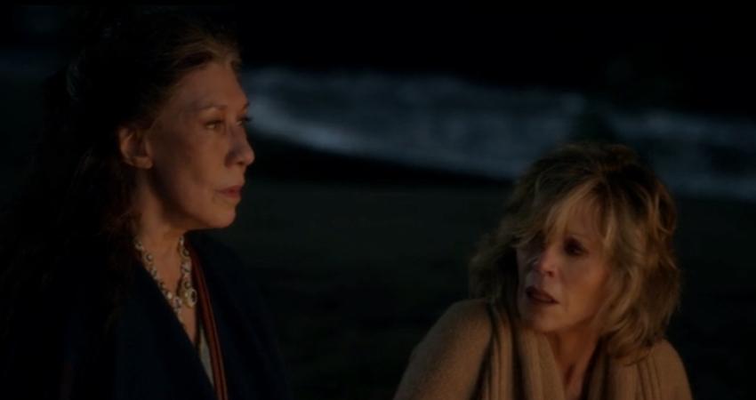 Grace and Frankie en la playa
