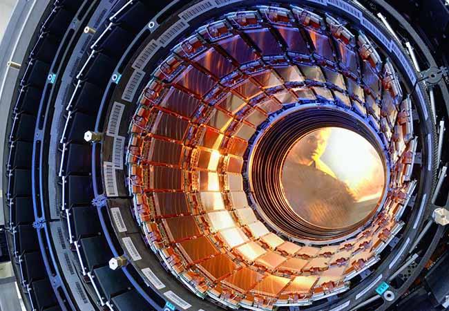 Fotografía de el gran colisionador de hadrones en suiza
