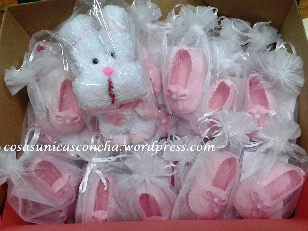 R. 016 Patucos con iman y perrito de tolla