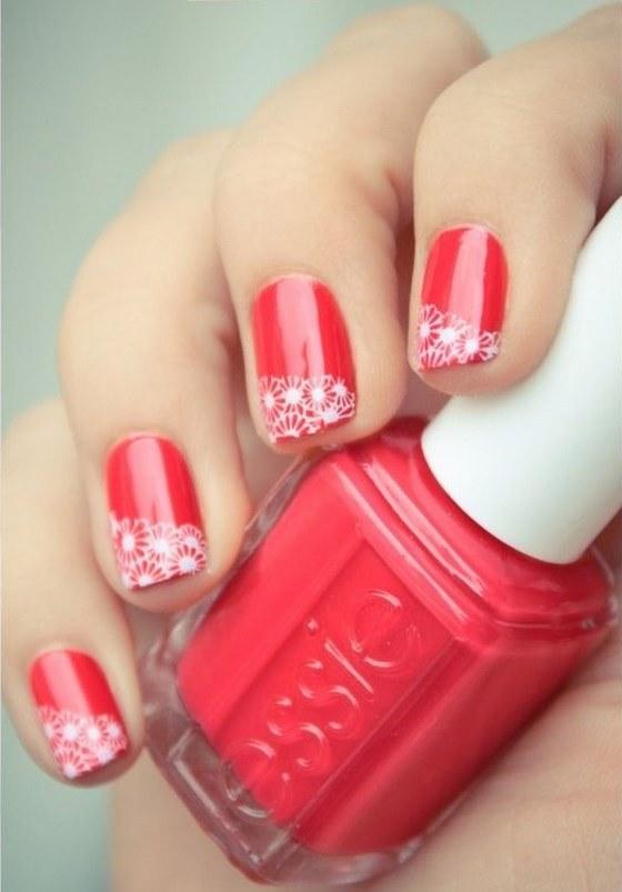 uñas cortas decoradas coral y blanco