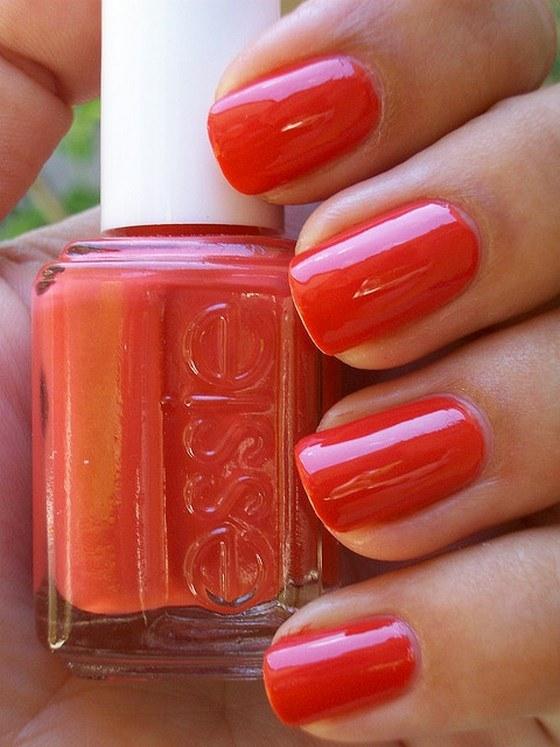 uñas tono coral