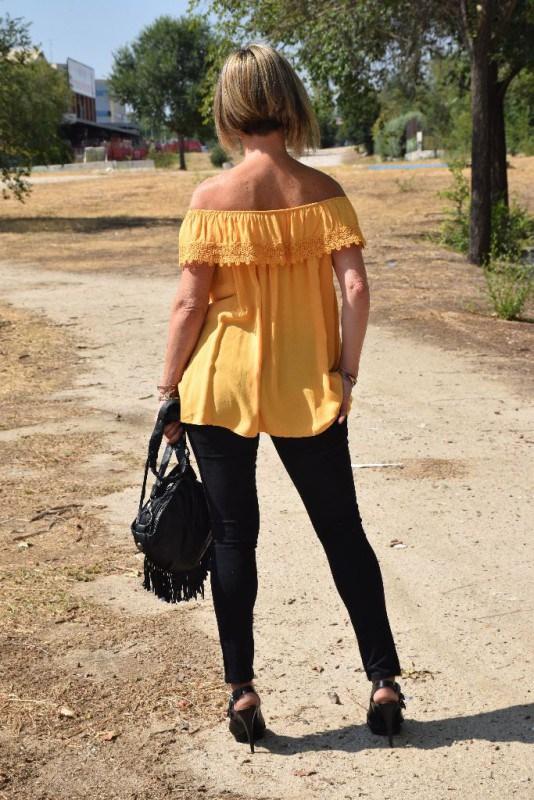 Mustard an black outfit