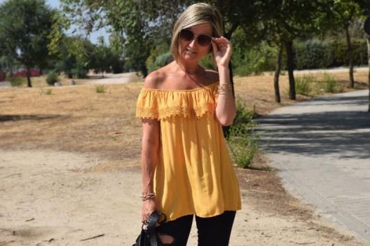 Mustard an black outfit