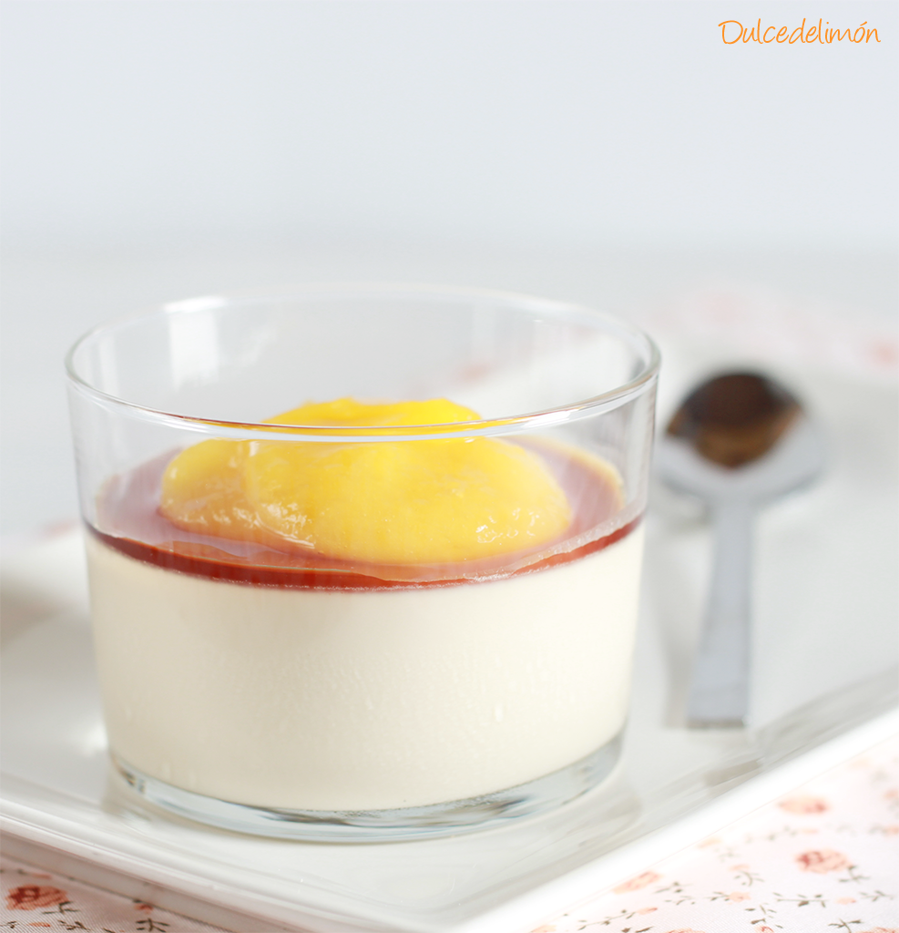 Panna cotta de Té Especial con Coulis de Mango y Caramelo