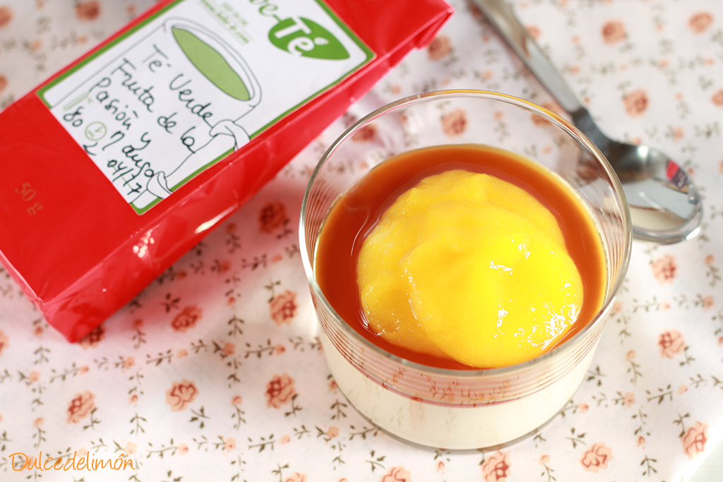 Panna cotta de Té Especial con Coulis de Mango y Caramelo