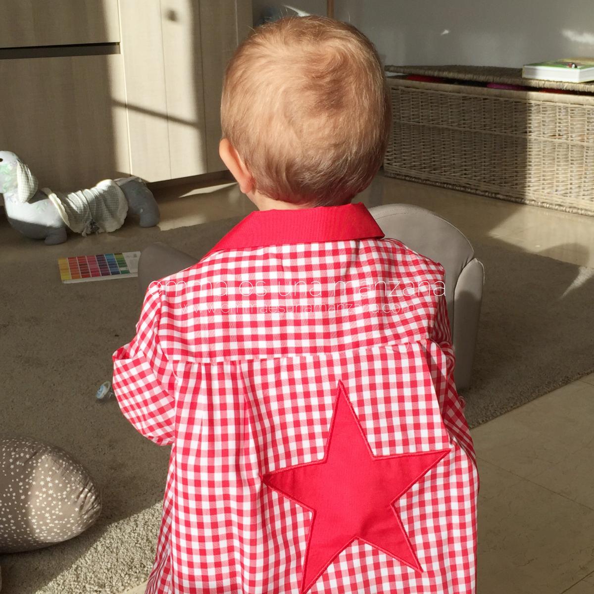 Martín con babi personalizado estrella roja de tutete