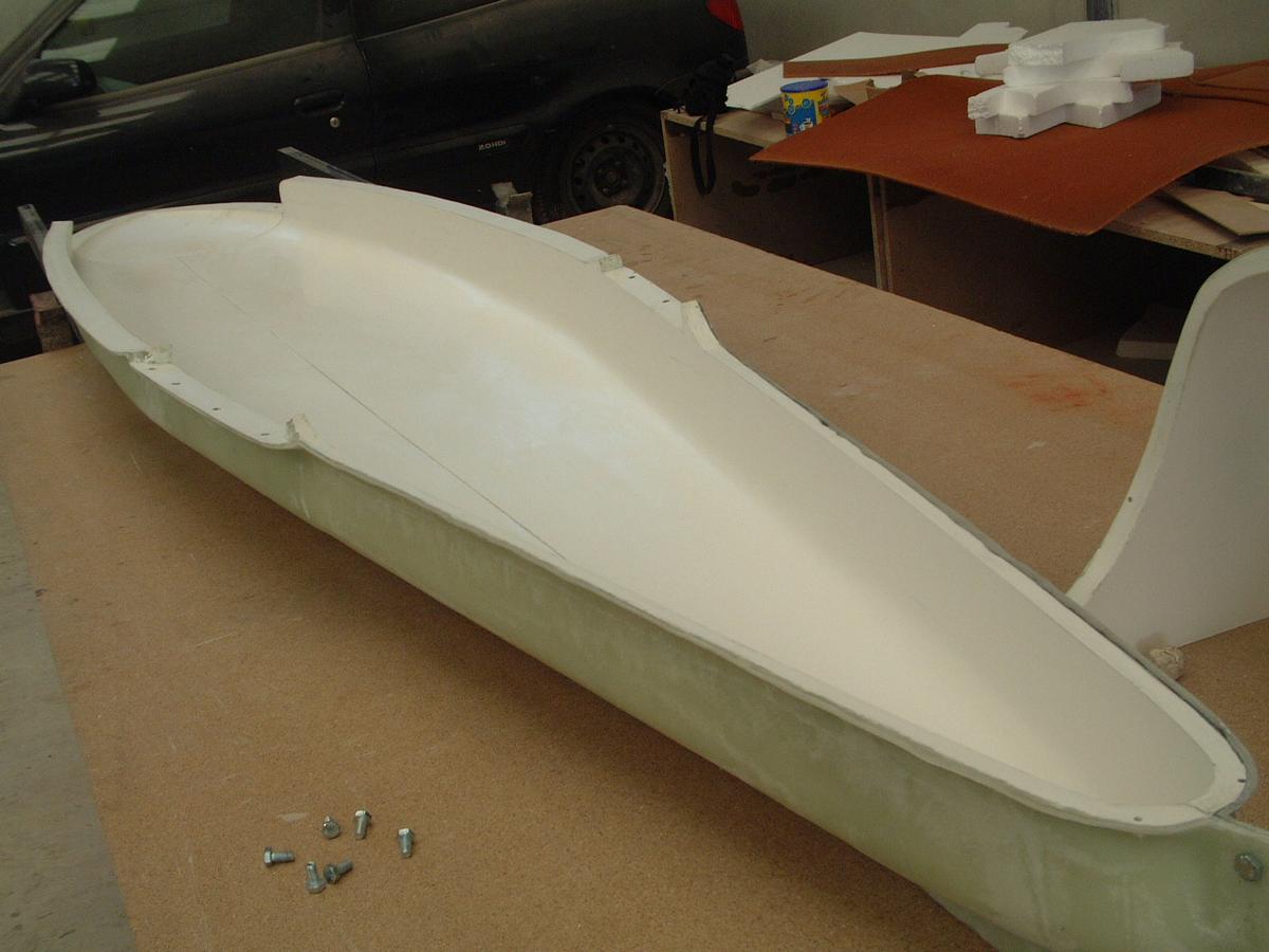 Barca completa unida por tornillos