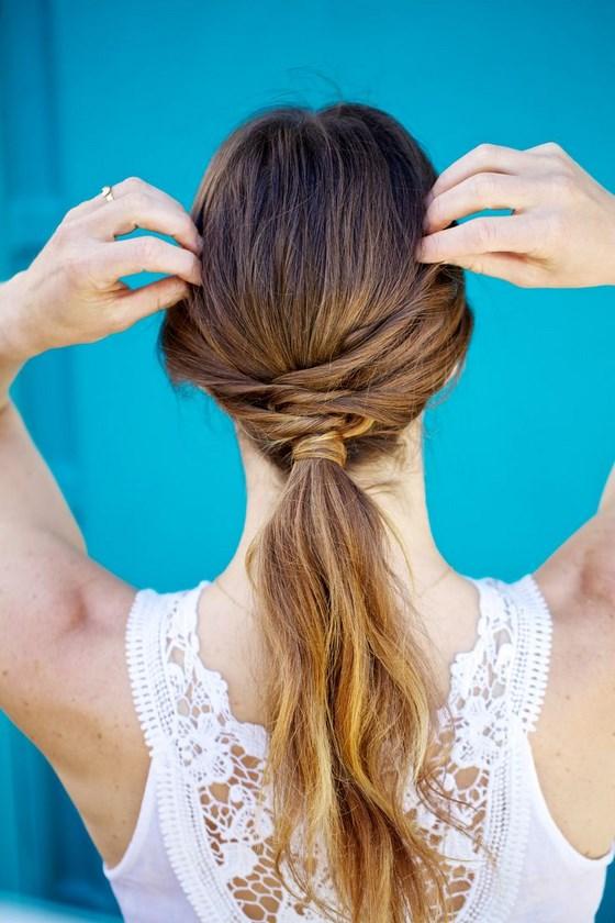 un hermoso y sencillo peinado semirecogido