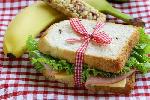 Loncheras_nutritivas_para_niños_sandwich_y_frutas