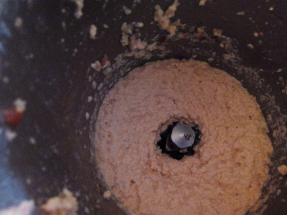 Preparando el queso parmesano crudivegano