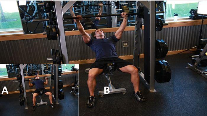 Prensas de banco inclinado en la máquina Smith