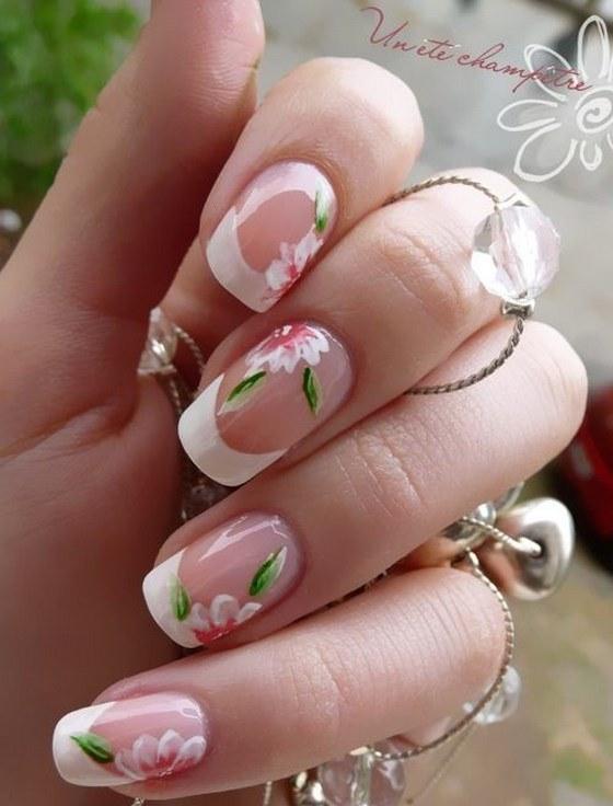 uñas tipo francesas con flores