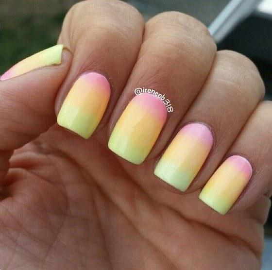 modelo de uñas en degrade 3 colores