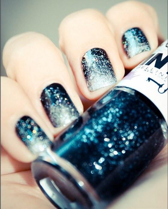 uñas en degrade con escarcha