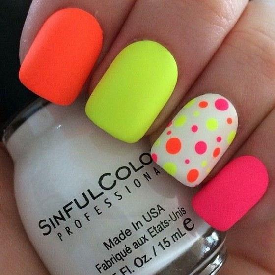 uñas de neon de colores