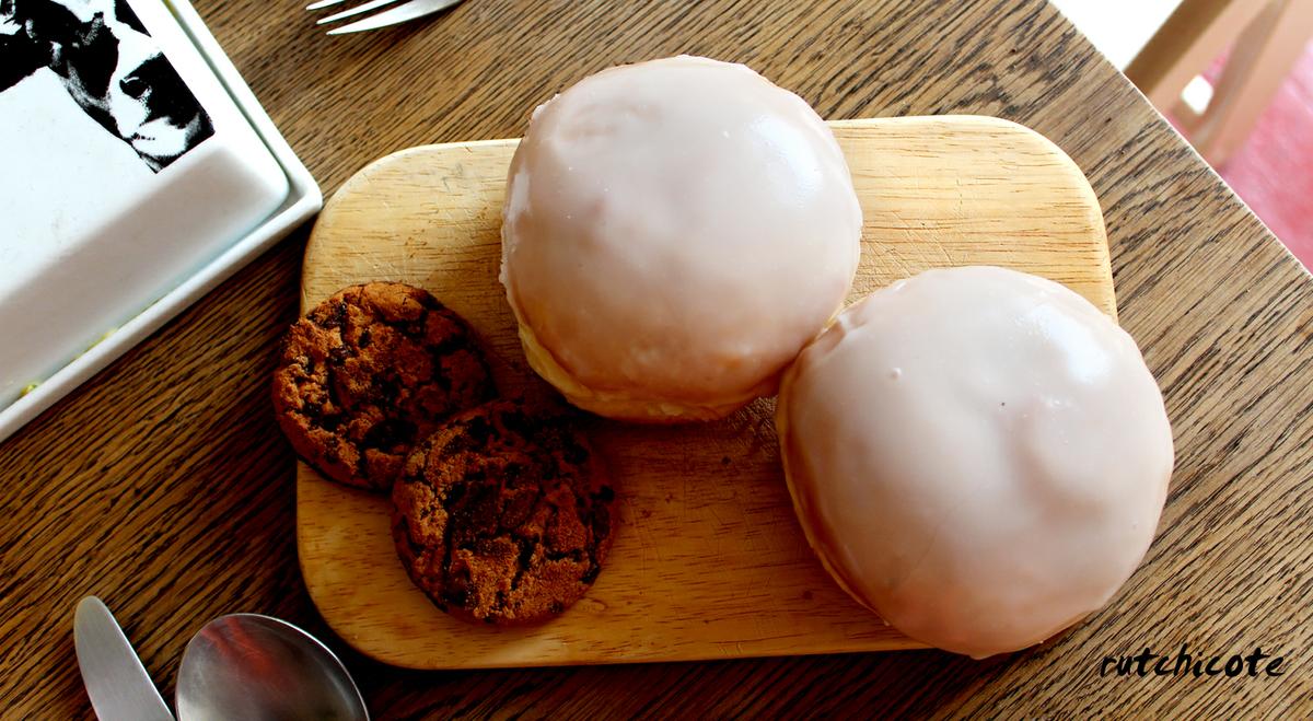 Desayuno-berlines-berliner-de-mermelada