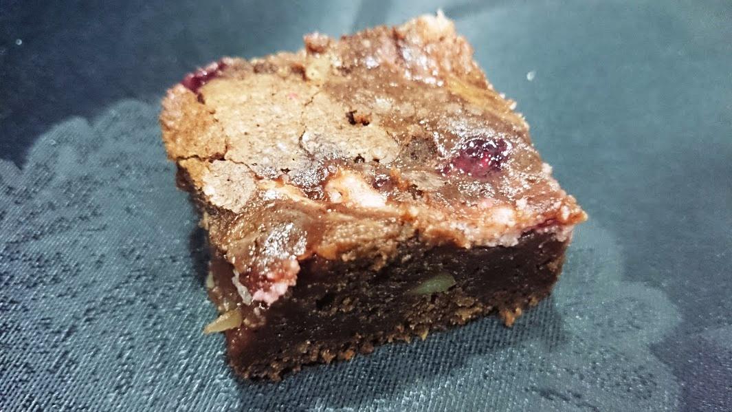 brownie sin azúcar con tarta de queso y mermelada