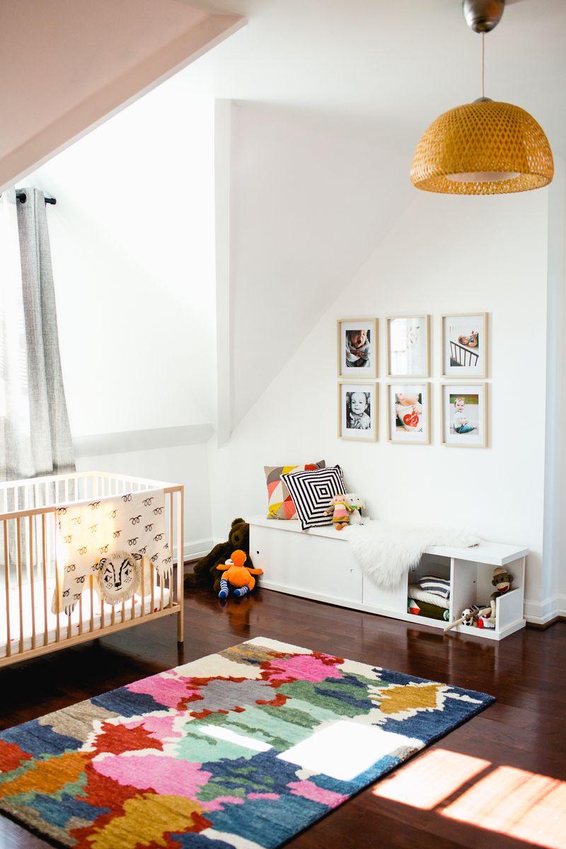 Blanco y color para dormitorio infantil