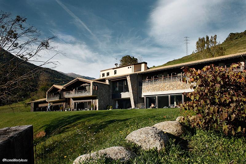 Homelifestyle-Magazine-La-Vall-de-Ribes-cazadores-de-setas-Hotel-Resguard-Dels-Vents-frontal
