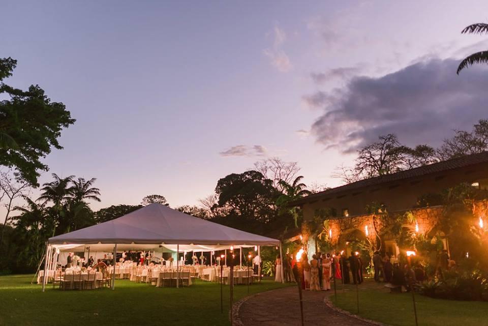 lugares-bodas-al-aire-libre-jardin-costa-rica-noviatica-revista-bodas-novias-adri-mendez-fotografos-de-bodas-1