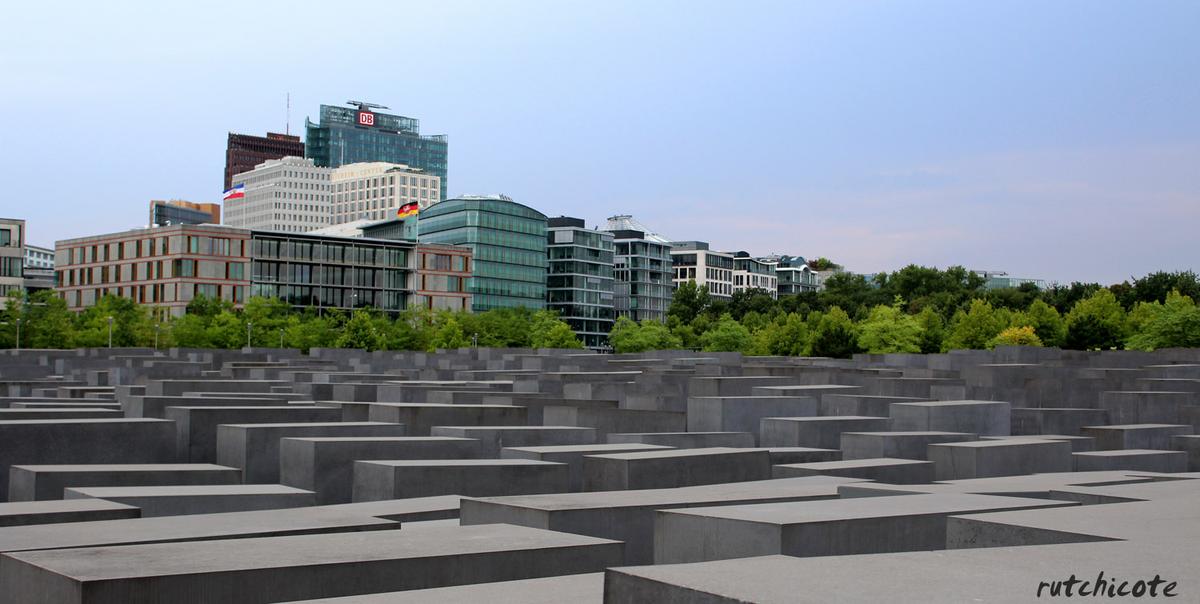 Panoramica-memorial-a-los-judios-berlin