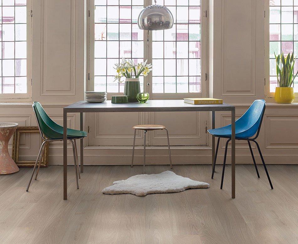 suelos de madera quickstep sillas retro