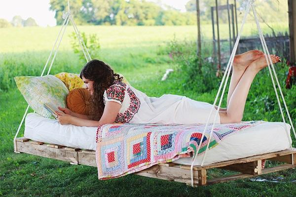 Pallet-Swing-Bed-The-Merrythought
