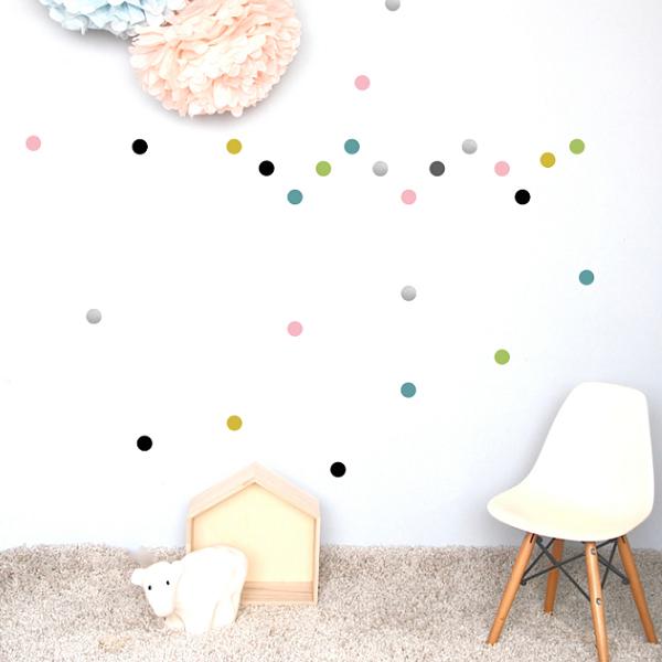 Vinilo lunares en colores pastel